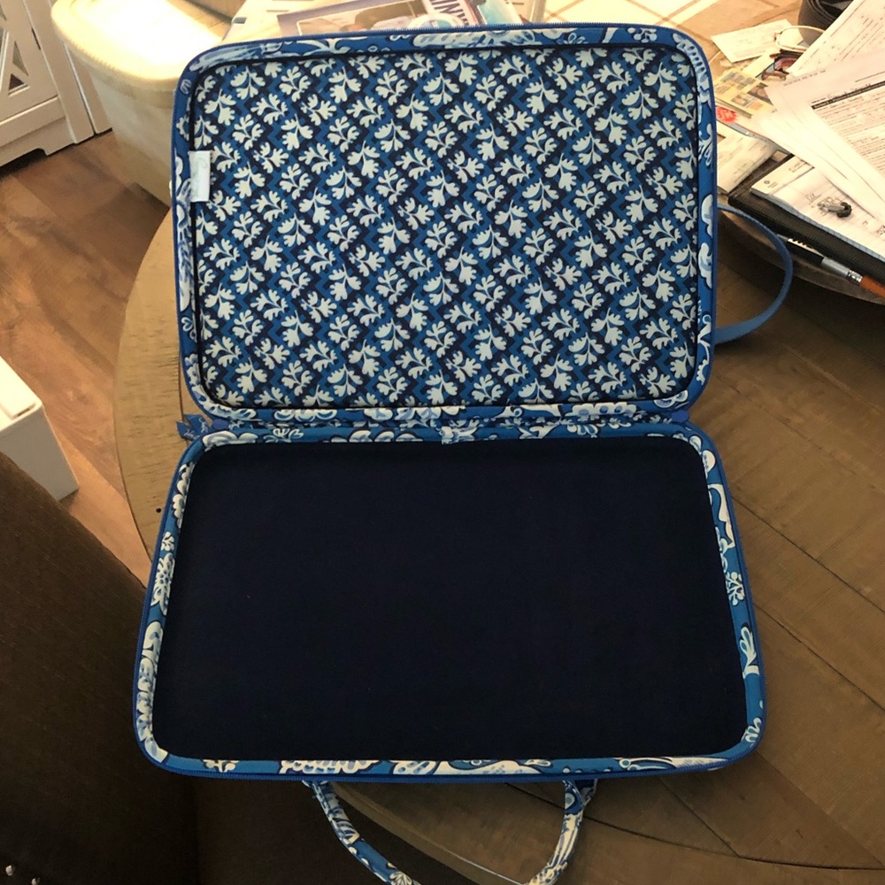 Vera Bradley laptop case - Picture 2 of 3